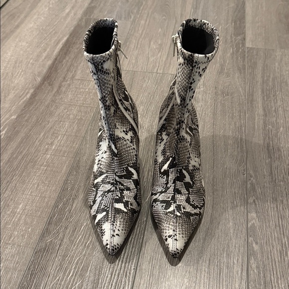 Abound Shoes - Posh Abound Faux Snakeskin Ankle Booties | Size 6.5 | Never Worn